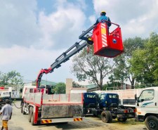 Xe nâng làm việc trên cao