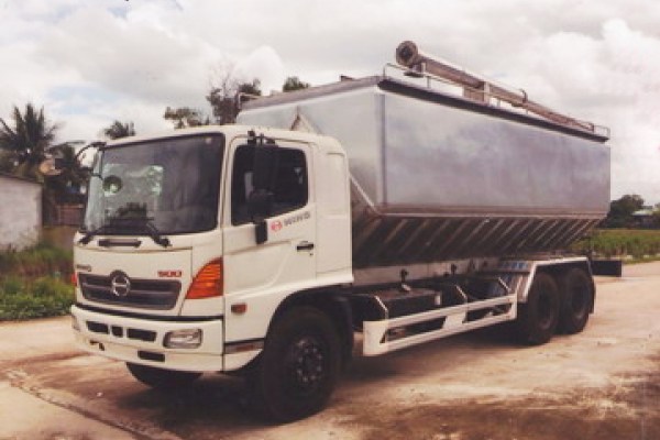 Xe chở thức ăn chăn nuôi 25 khối Hino FM