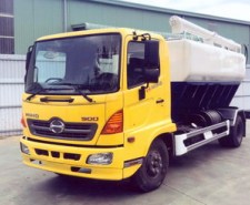 Xe chở thức ăn chăn nuôi 9 khối Hino Fc