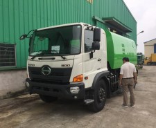 Xe quét hút bụi đường hino 6 khối