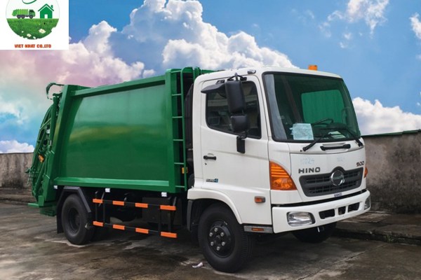 xe-ep-rac-9-khoi-hino-cang-gap-thung-rac_1